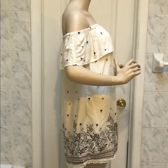 OFF SHOULDER IVORY BOHO STYLE DRESS - Picture 7 of 8